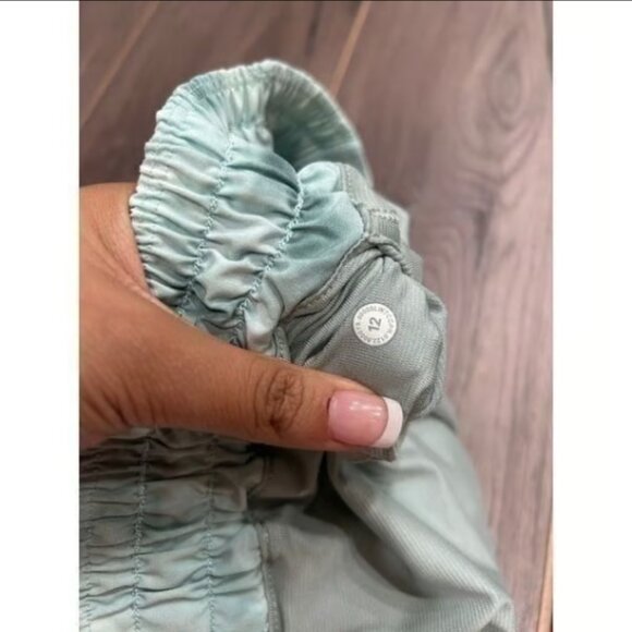 Lululemon Athletica Hotty Hot Shorts Size 12 in Diamond Dye - Picture 7 of 7
